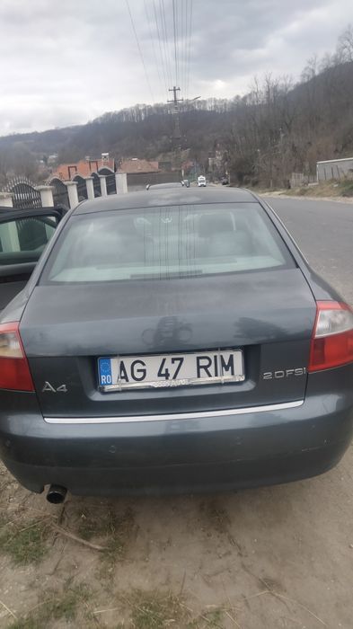 VAnd audi A4 an 2004 motor 2000 benzina