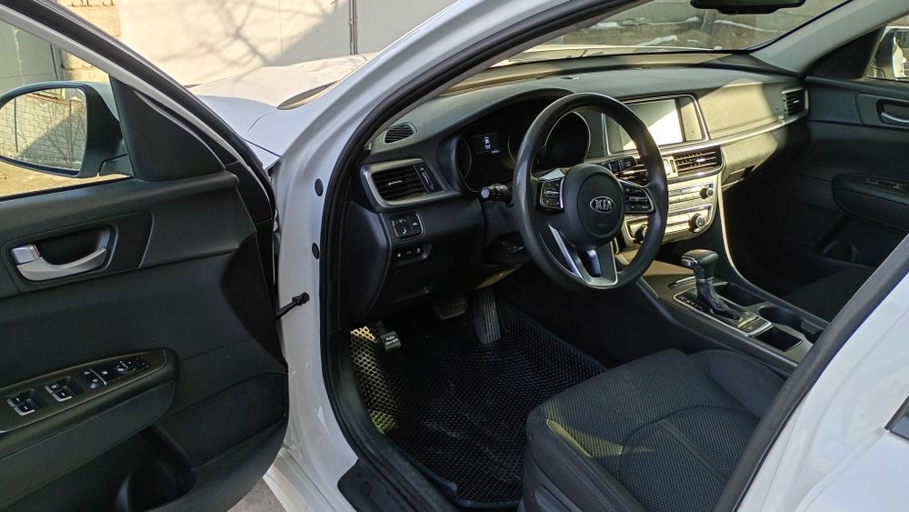 Продам Киа Оптима 2018 года 2.4 объем