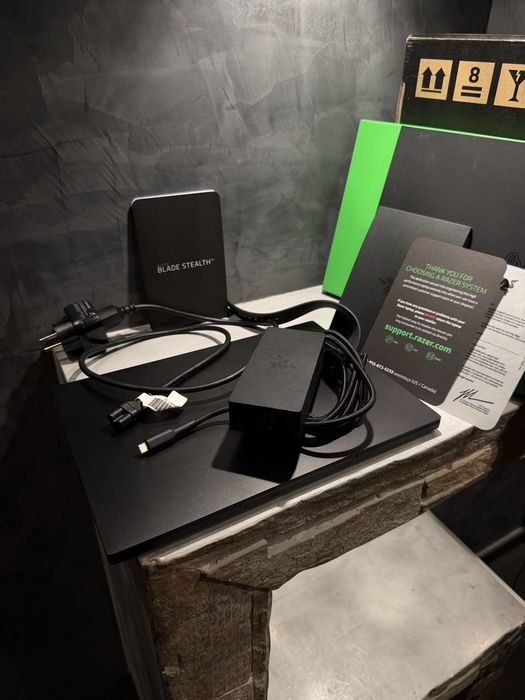 КАТО ЧИСТО НОВ Razer Blade Stealth 13 | 2 TB SSD | 16 RAM