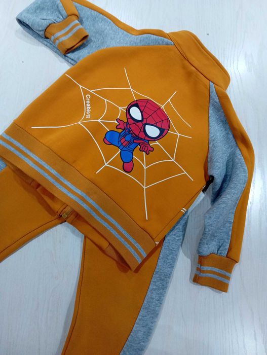 Костюм на мальчика человек паук . На 4 года