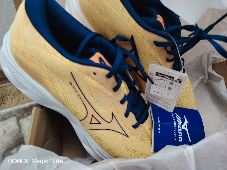 Adidași mizuno serene