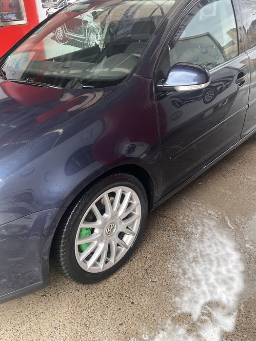 Vanad sau schimb mai multe detali