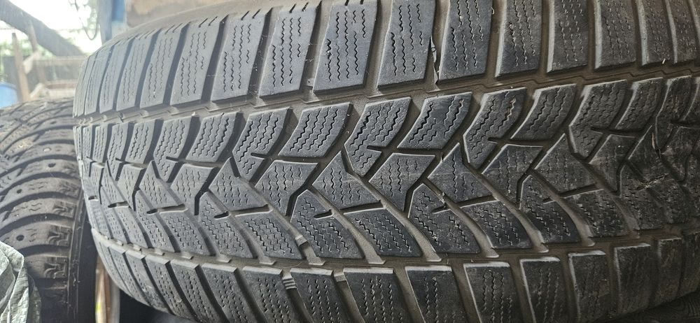 Продам резину 215 60 r16  одну