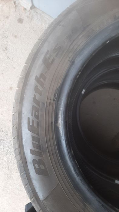 Шины  на  авто 2-х размеров