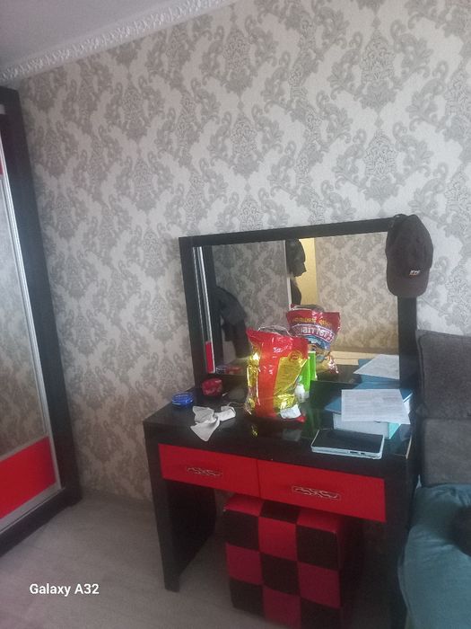 Продам шкаф,столик пуфик