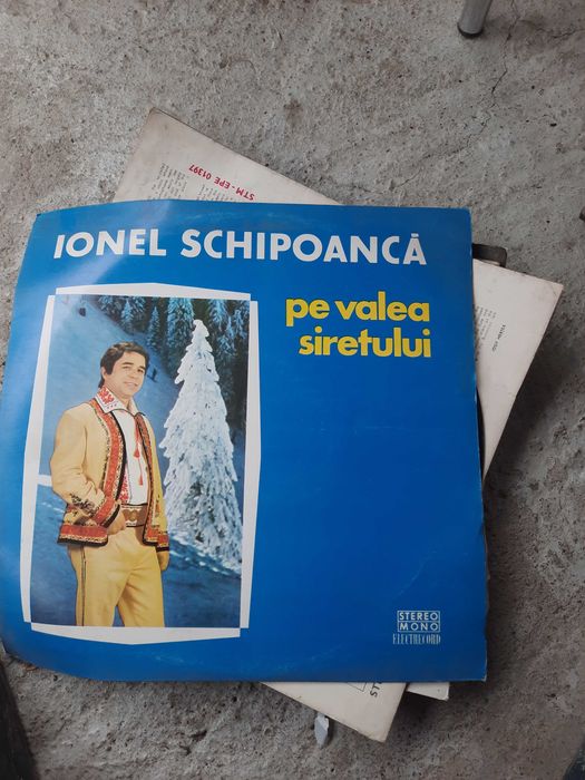 Discuri cu muzica populară