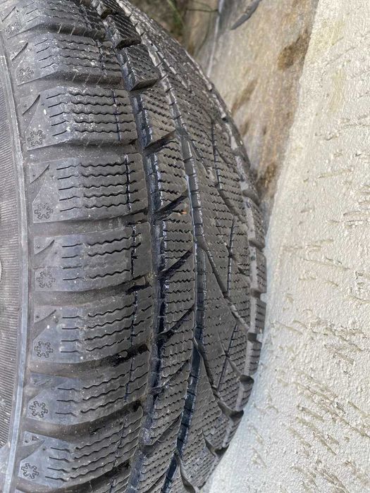 Зимни гуми 215/55/R16 Evergreen с джанти