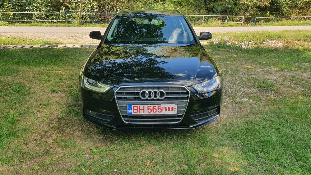 Audi A4 Avant 2013 Quattro 177 cp Xenon navigatie incalzire in scaune  senzori parcare start-stop cornering
