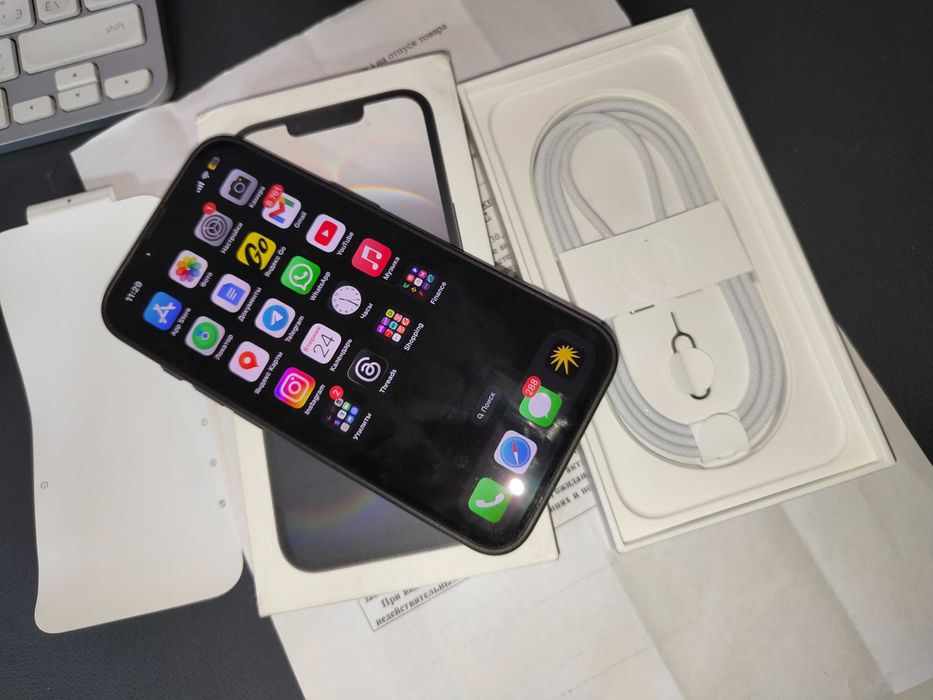 iphone 16E 128GB iOS 18 100% батарея