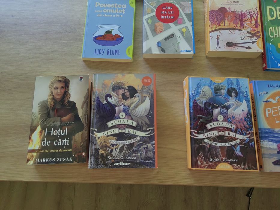 Vand carti stare IMPECABILA