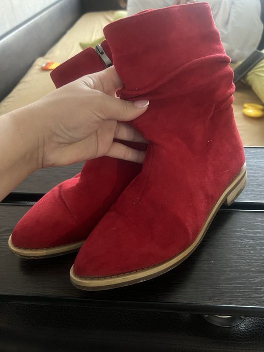 Отдам  бесплатно обувь