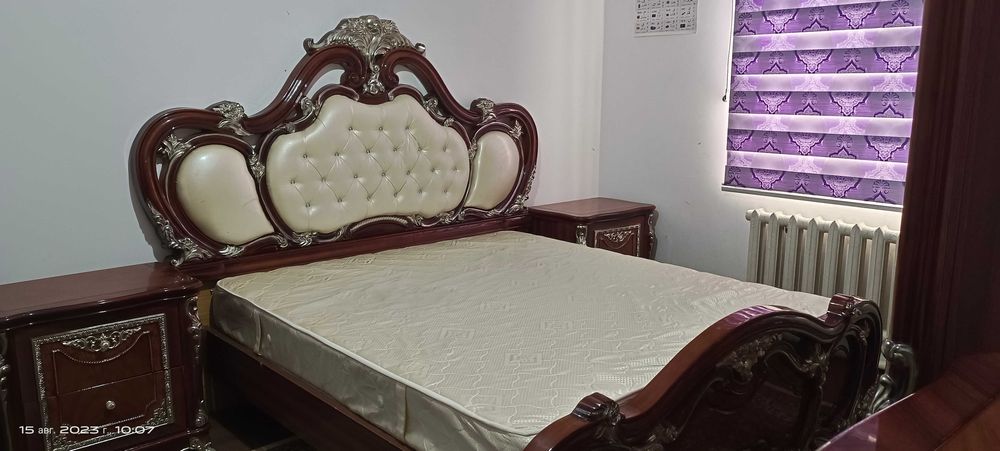 Ayol yigitni oyoq barmogi bilan sikadi