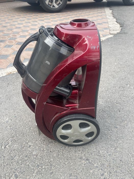 Полдаетс пылесос