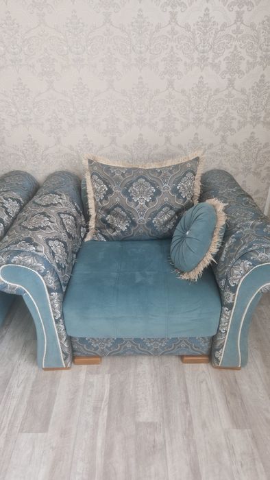 Продам диван с креслом