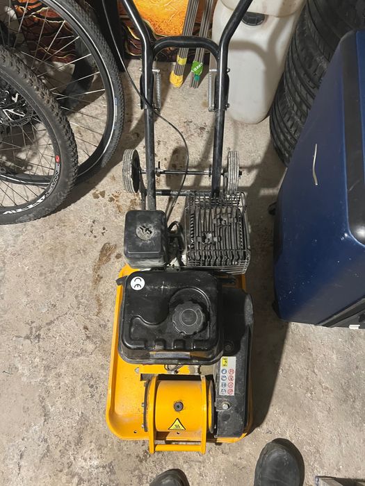 Vând talpă compactoare 82 kg