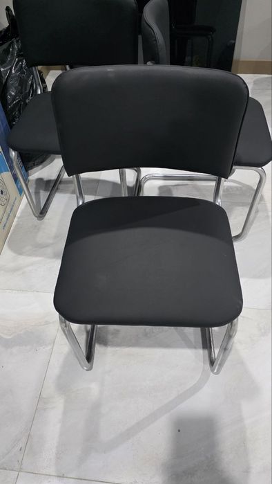 Стул офисный в хорошем состоянии.  Количество есть