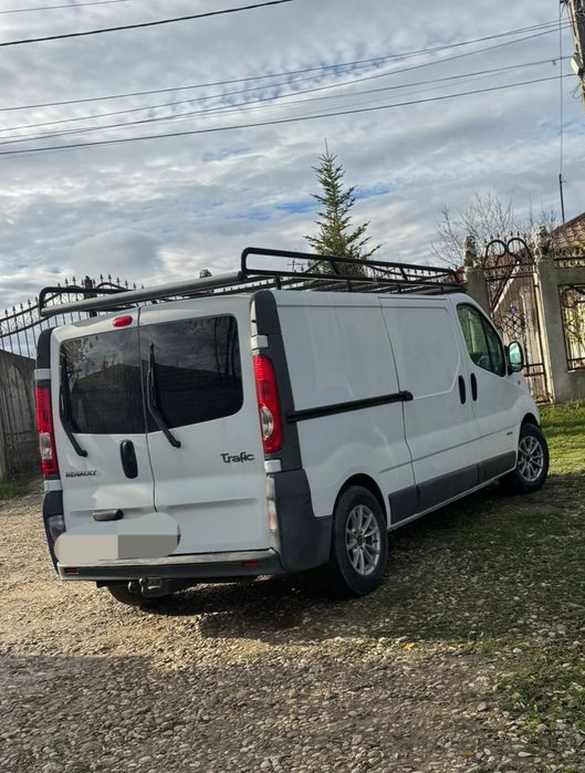 Vând Renault trafic model lung