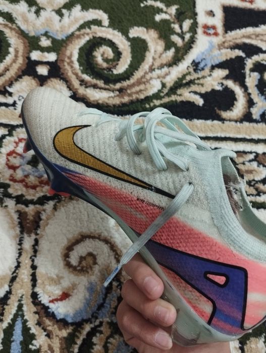 Футбольные бутцы срочно продаю