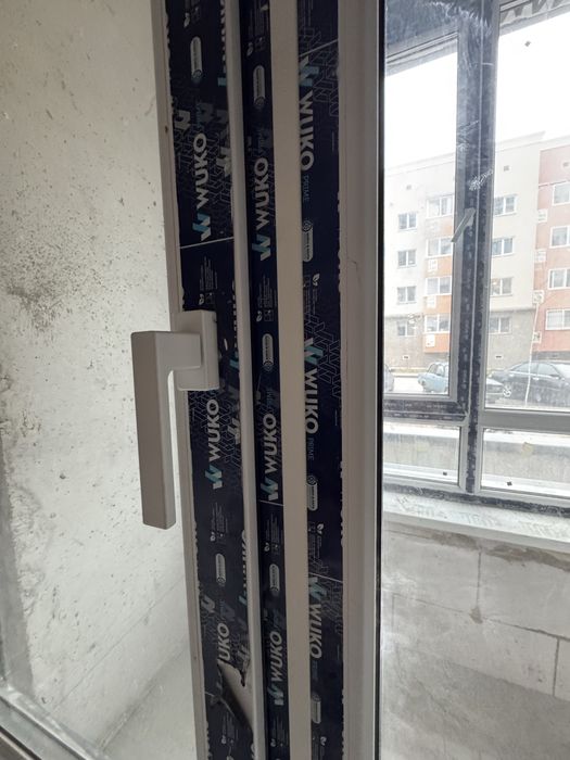 Продам балконную дверь