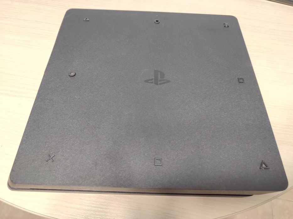 Продаю Playstation 4 slim 512 gb