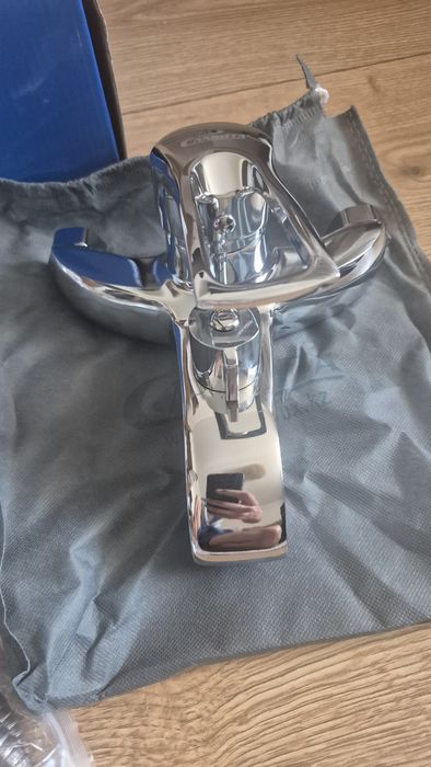 Продам смеситель на ванну