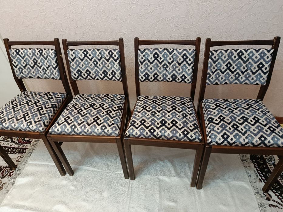 Советские стулья, реставрированные, оббитая новым паралом и тканью