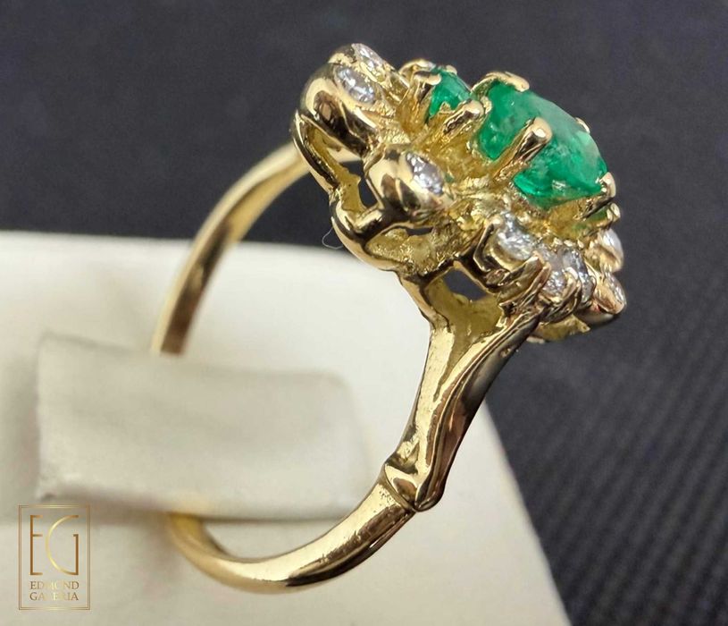 Inel din aur, decorat cu smaralde și diamante