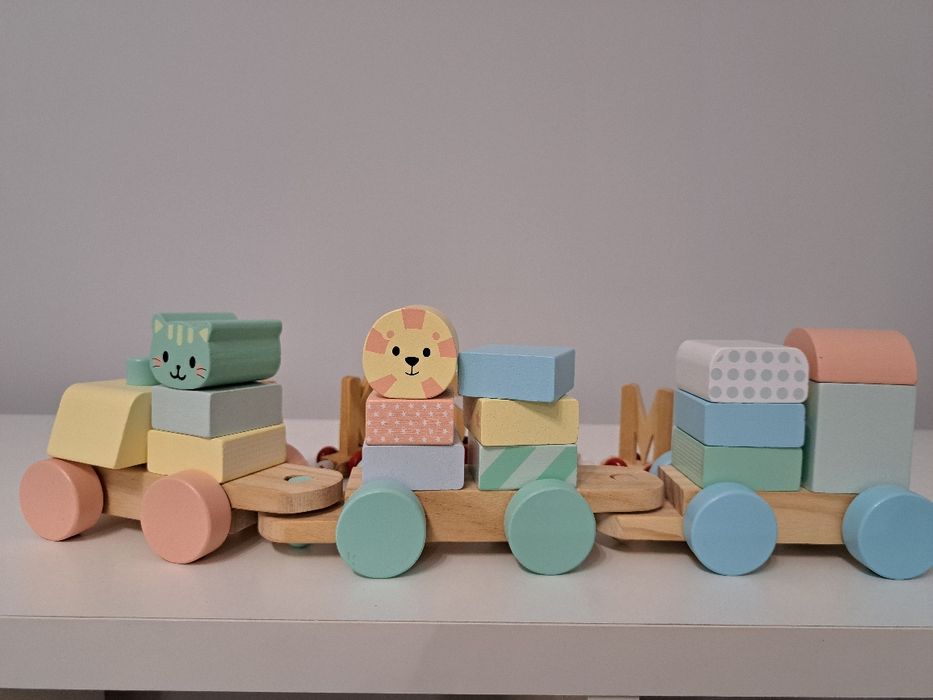 Дървен влак,конструктор и дървени пъзели (дървени играчки)