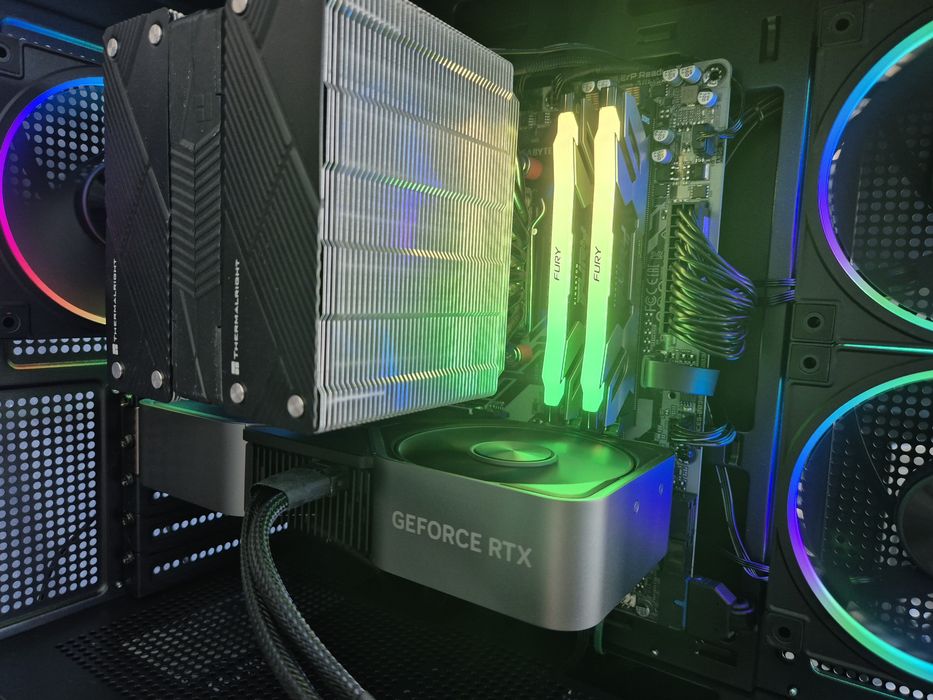 Gaming PC RTX 4070 FE cu Ryzen 7 7800X3D si 32GB 6000 RGB, sursa Corsair, 1TB pcie 4.0