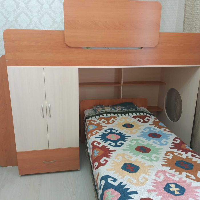 Продается двухъярусная кровать 180х80 с матрасами!