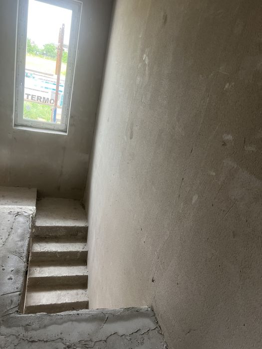 Execut Tencuială mecanizată finisaje interioare si exterioare