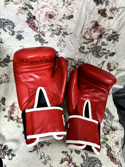 Перчатки боксерскийе