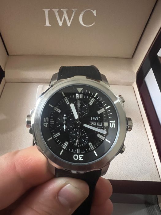 Прекрасен чисто нов часовник