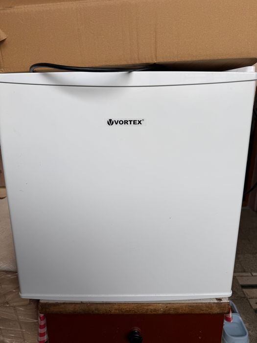 Minifrigider Vortex folosit doar 1 luna