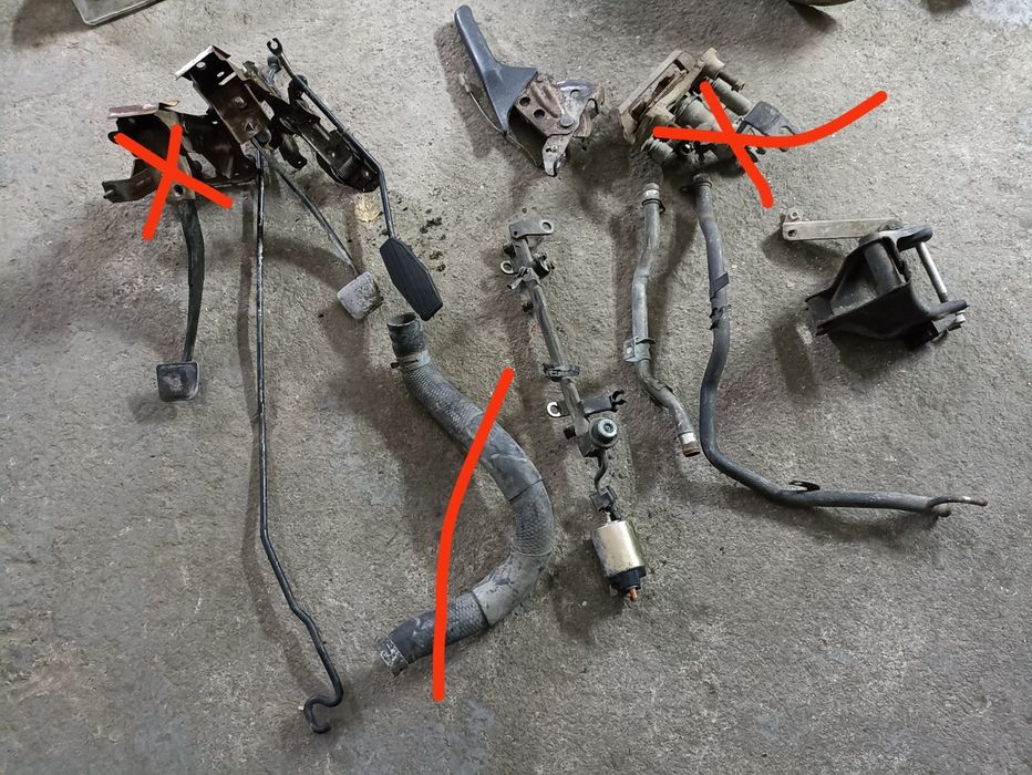 Продам запчасти на Мазду Кронос