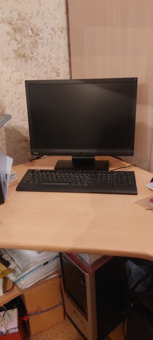 Компьютер с столом