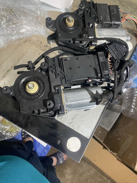 Два броя машинки за ел стъкла