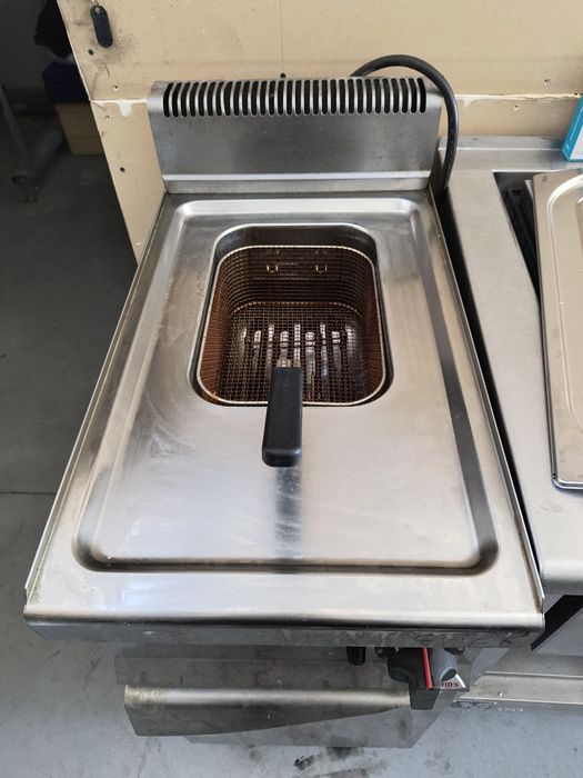 Бързо загряващ фритюрник на база 2021 година