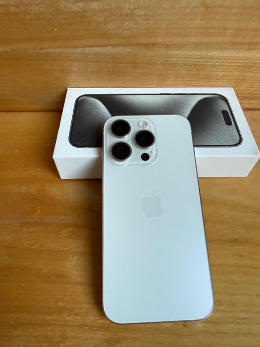 Vand iphone 15 Pro 256 gb