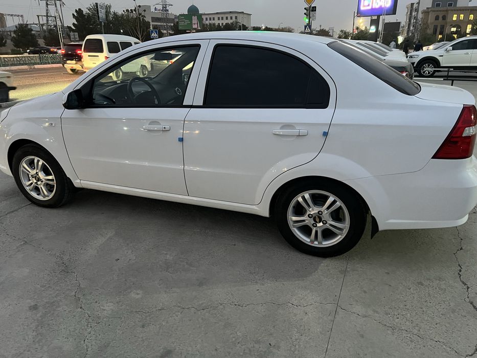 Нексия равон срочно сотилади