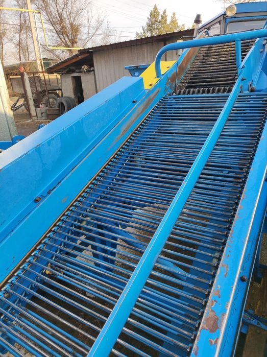 Продам Картофелеуборочные Комбайн