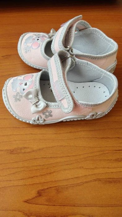 Детски пантофи за момиче в светлорозов цвят