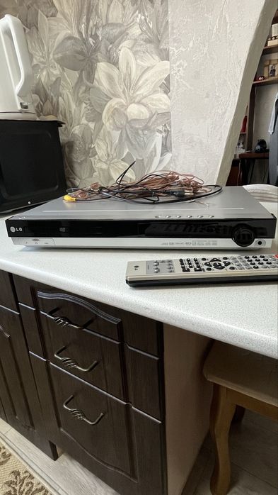 DVD плеер LG с акустической системой LG