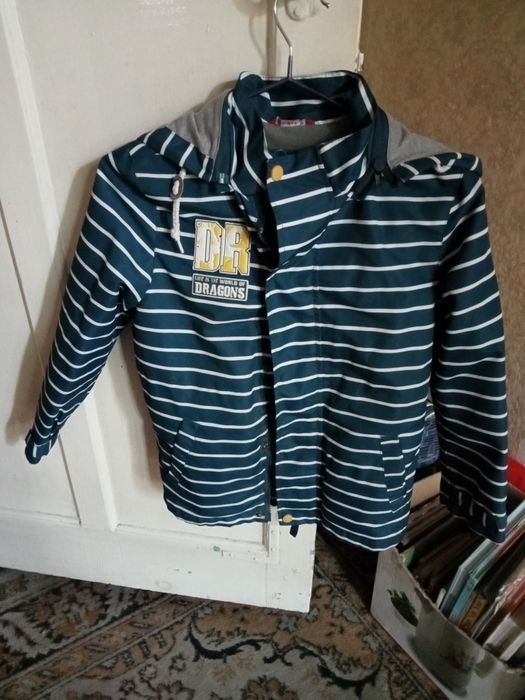 Куртка - дождевик.