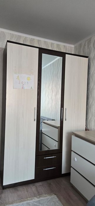 Продам 3-х дверный шкаф