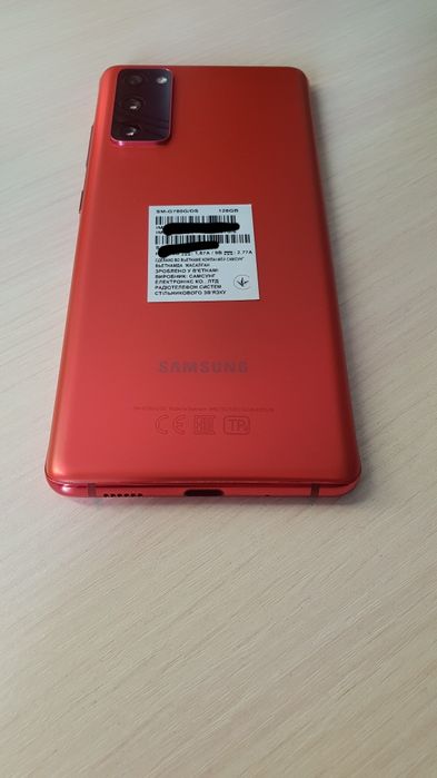 Samsung S20 FE в идеальном состоянии