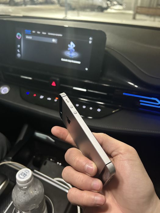 Продам iphone se (2016)