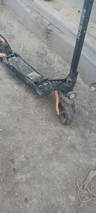 Vând trotineta kukirin g2