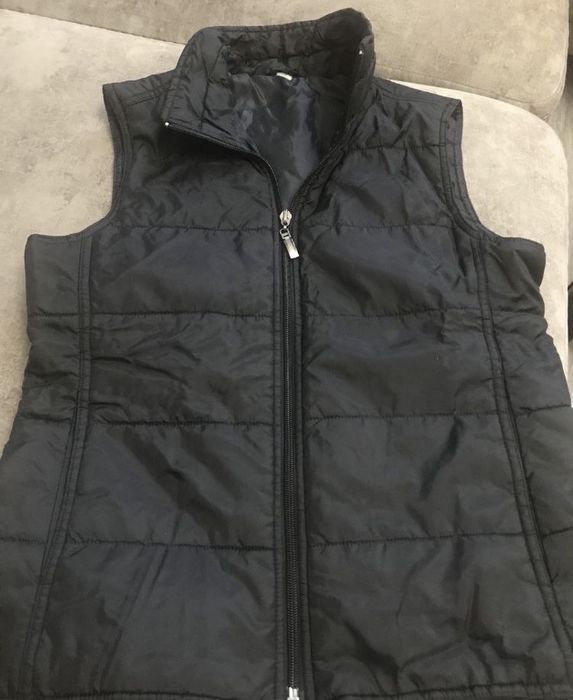 Спортивная безрукавка