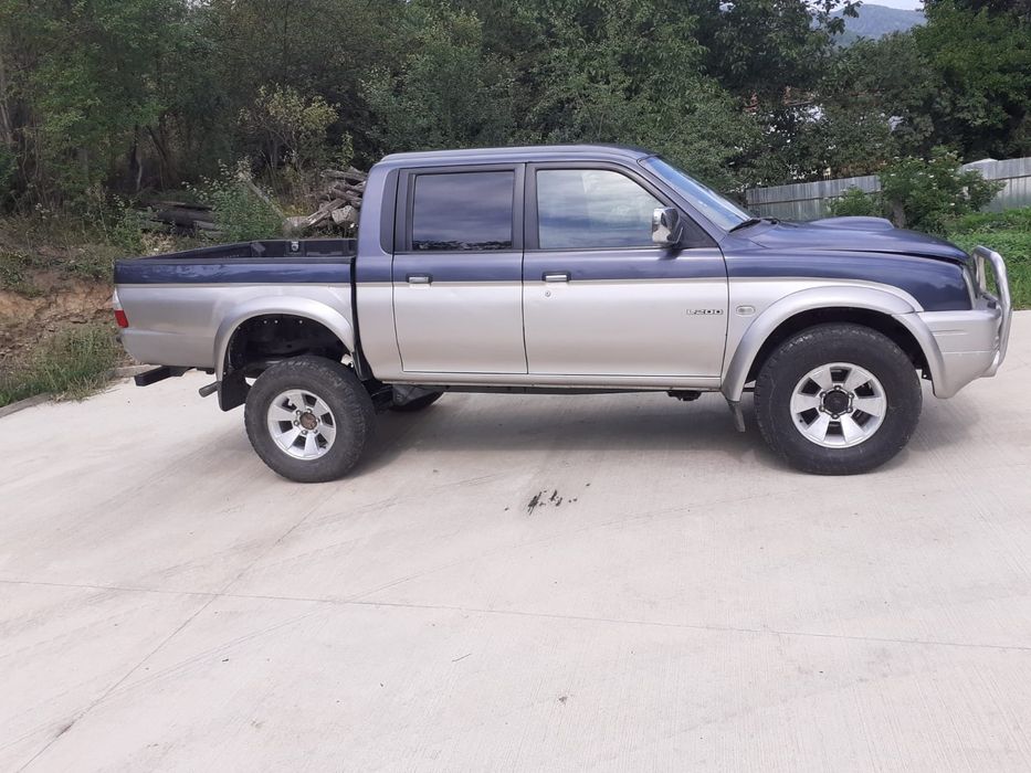 Vând Mitsubishi l200
